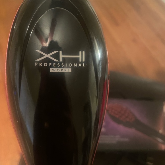 XHI Professional Works Straightening Brush - Picture 2 of 5